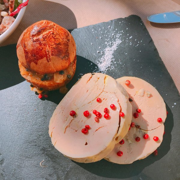 Foie gras entier mi-cuit : une délicatesse à savourer chez soi